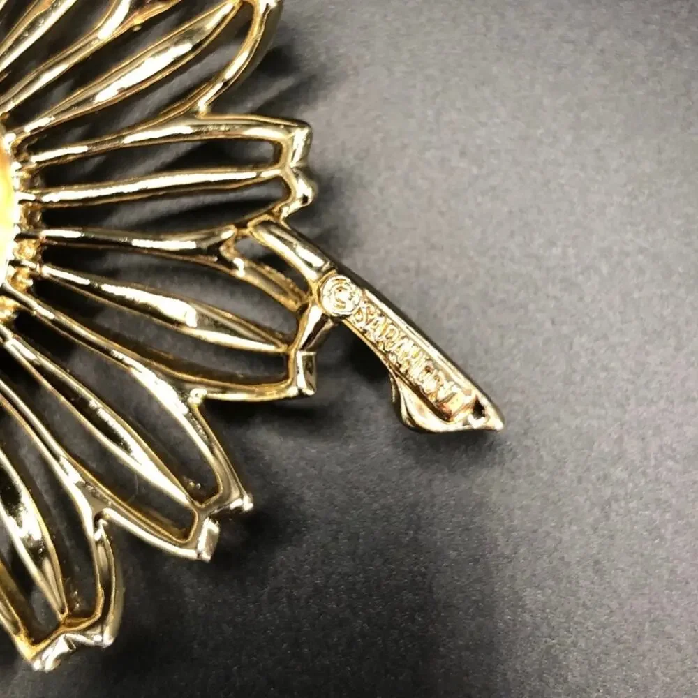 Vintage Sarah Coventry Sunflower Gold Tone Metal Brooch Pin